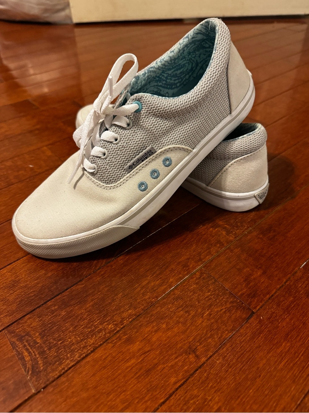 Columbia women’s Light Gray Canvas Sneaker